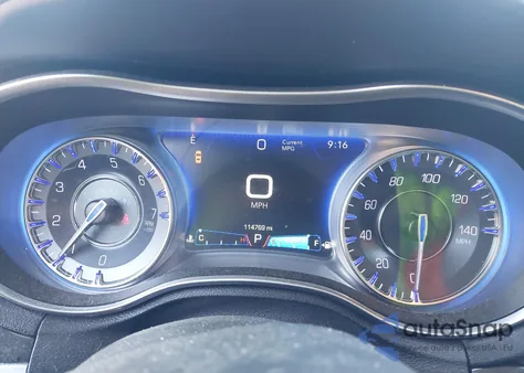 2017 Chrysler 300C Awd z USA, uszkodzony, nr VIN 2C3CCAKG1HH665117